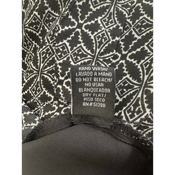 Timing Black Geometric Design Work Career Casual Blouse Top Women’s Size Small - Picture 9 of 10